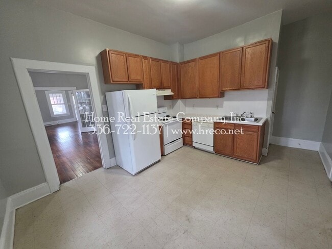 Building Photo - 208 Clayton St