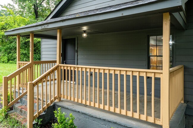 Building Photo - Three Bedroom Home
