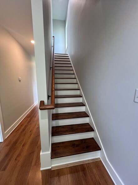 Building Photo - Room in House on S Webb St