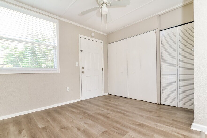 Building Photo - 542 Colonnades Cove