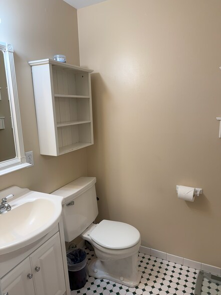 primary bdrm half bath - 8250 Chase Way
