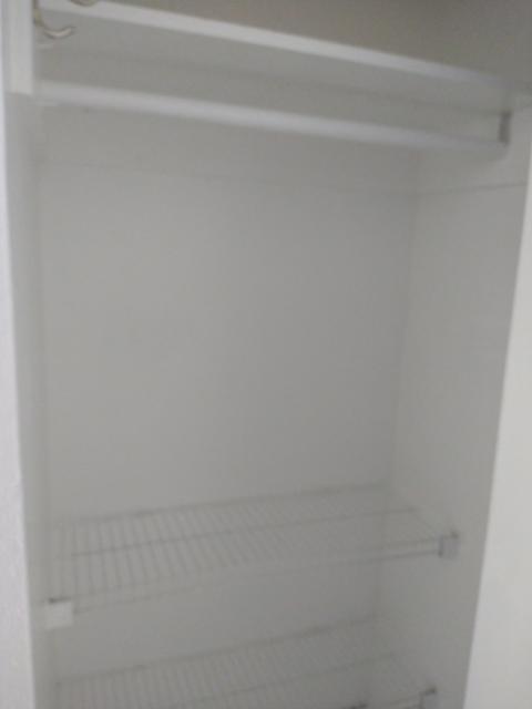 closet space - 6003 N Cameron Ave