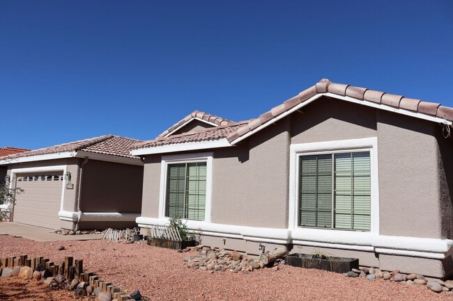 Building Photo - Canyon De Flores Home