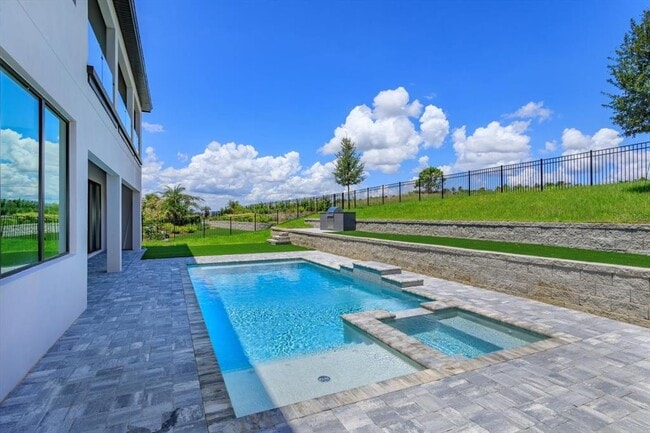 Building Photo - 16825 Bolsena Dr