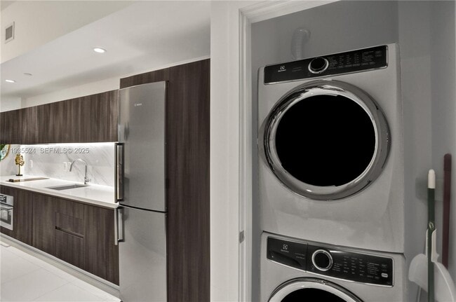 Building Photo - 851 NE 1st Ave