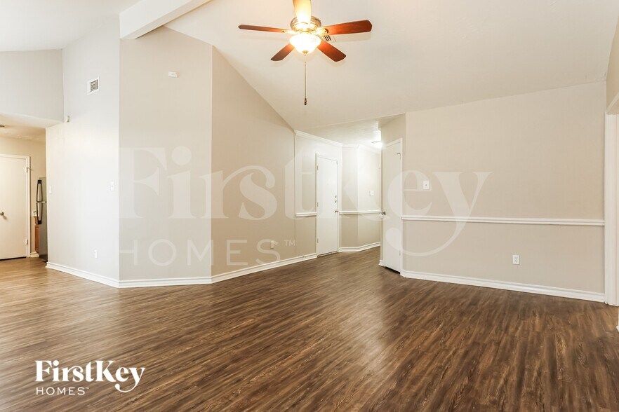 Building Photo - 20327 Bridgedale Ln