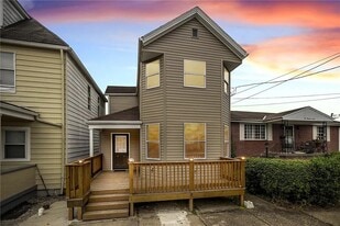 Building Photo - 1022 2nd Ave