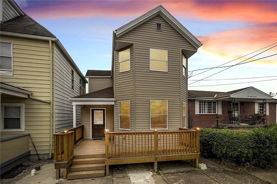 Primary Photo - 1022 2nd Ave
