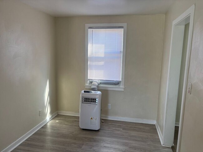 Building Photo - 4745 Lind St