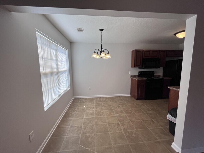 Building Photo - 206 N Bridgeport Dr