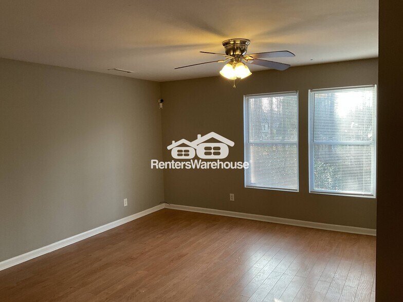 Building Photo - 3107 Meadow Knoll Dr
