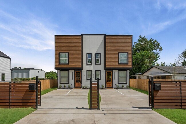 Building Photo - 8605 Amadwe St