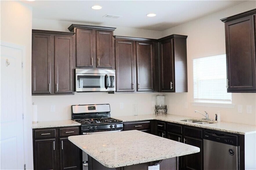 Building Photo - 152 Rainhill Station Dr