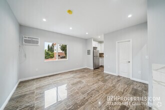 Building Photo - 1267 Vin Scully Ave