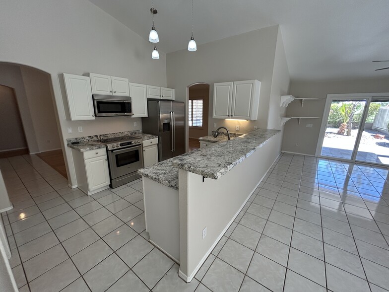 Building Photo - 7709 W Wahalla Ln