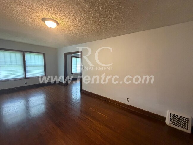 Building Photo - 136 Griffin-
