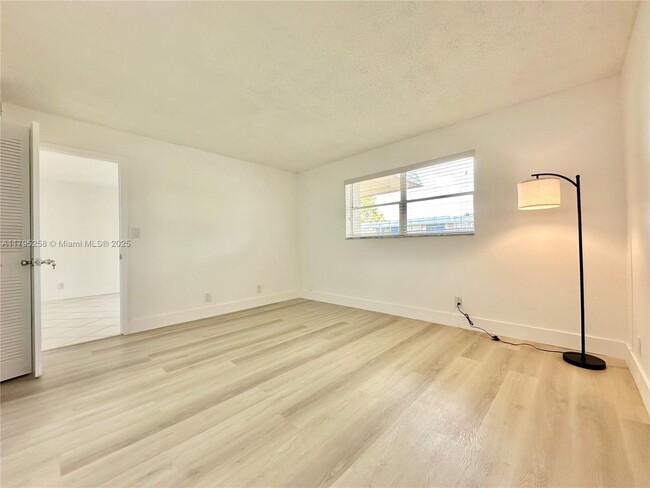 Building Photo - 8051 S Colony Cir