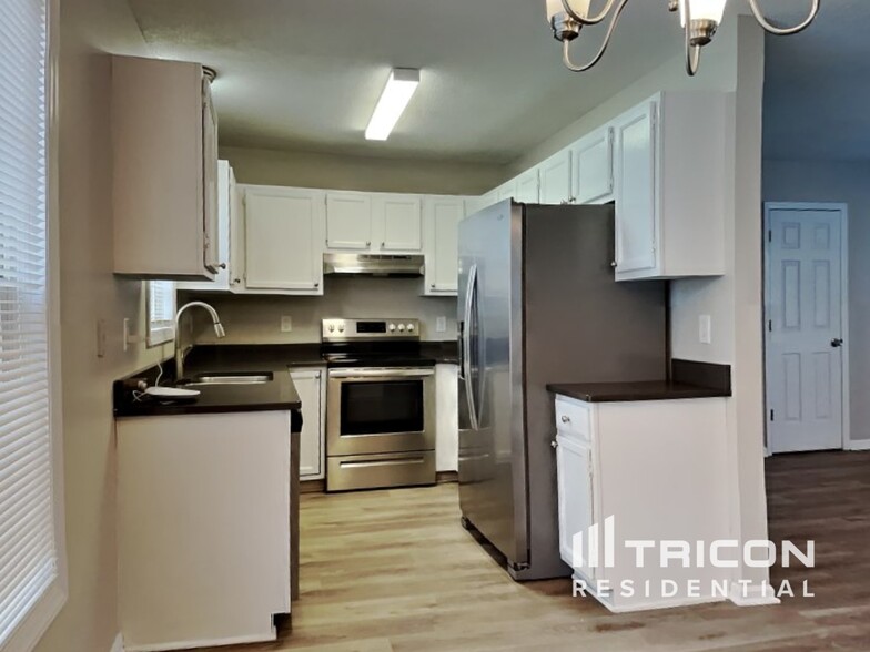 Building Photo - 3008 Brittany Dr