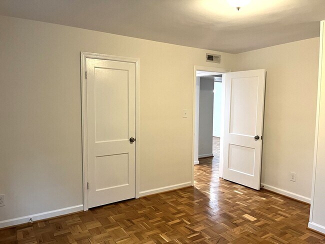 Building Photo - 6701 W Wakefield Dr