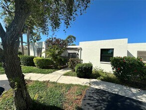 Building Photo - 567 Lakeside Dr