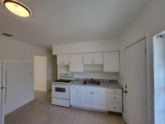 Building Photo - 640 NW 77th St