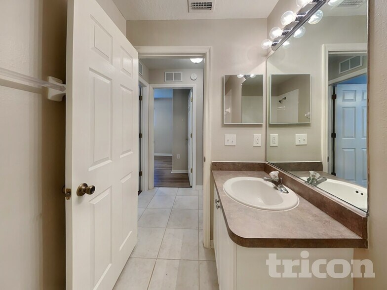 Building Photo - 2707 95th St E