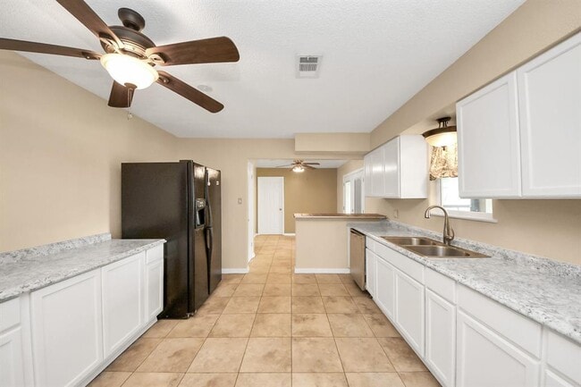 Building Photo - 6410 Storey Dr
