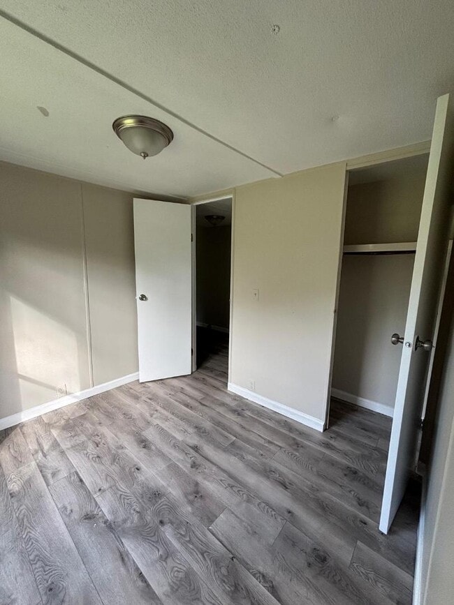 Building Photo - 307 Marcus crt