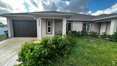 Building Photo - Newer 3 Bed 2 Bath 1 Car Garage Duplex Ava...