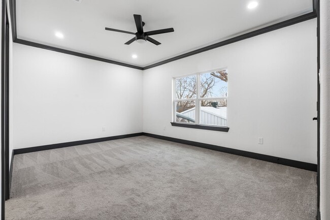 Building Photo - 911 Panama St