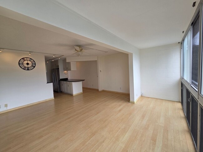 Building Photo - Conveniently located 1 bedroom, 1 bath & 1 parking in Punchbowl