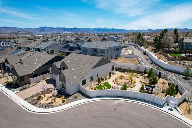 Building Photo - 724 W Pleasant Oak Trl