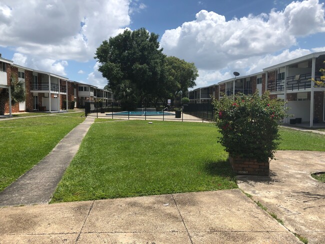 Court Yard - 1200 Holden Ave
