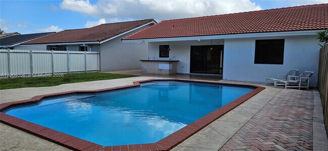 Building Photo - 14765 Kendale Lakes Blvd