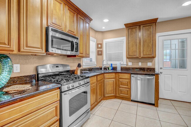 Building Photo - 4828 Wharton Dr