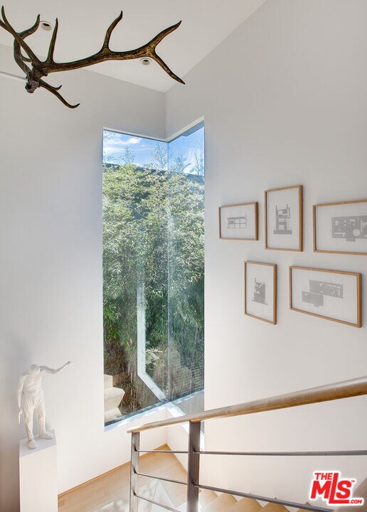 Building Photo - 757 1/2-757 1/2 Milwood Ave