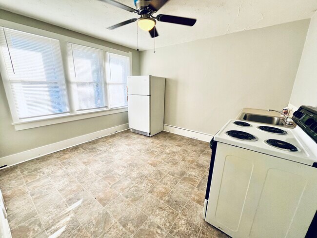 Building Photo - 4307 S 3rd St