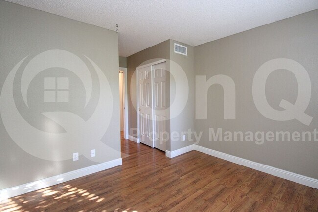 Building Photo - 850 N Valencia Dr