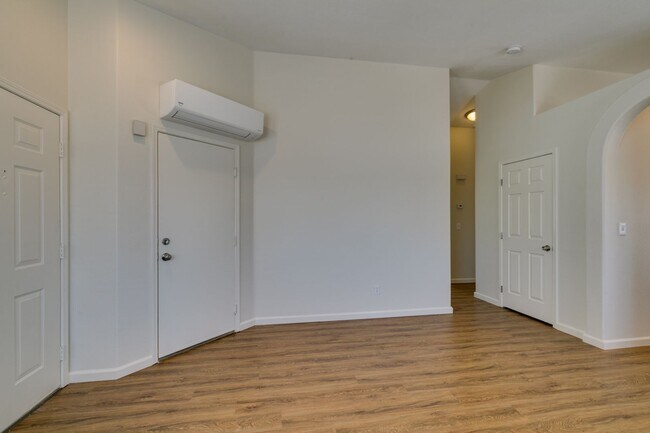Building Photo - 3-Bedroom Home with Upgraded Cooling & Gre...