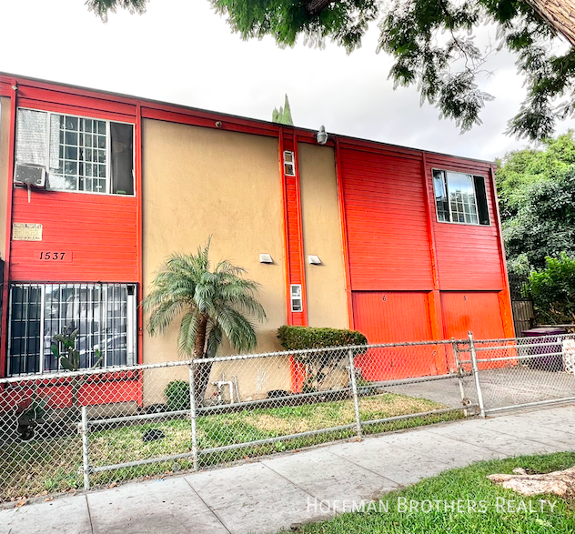 Building Photo - 1537 W Summit St Long Beach, CA 90810