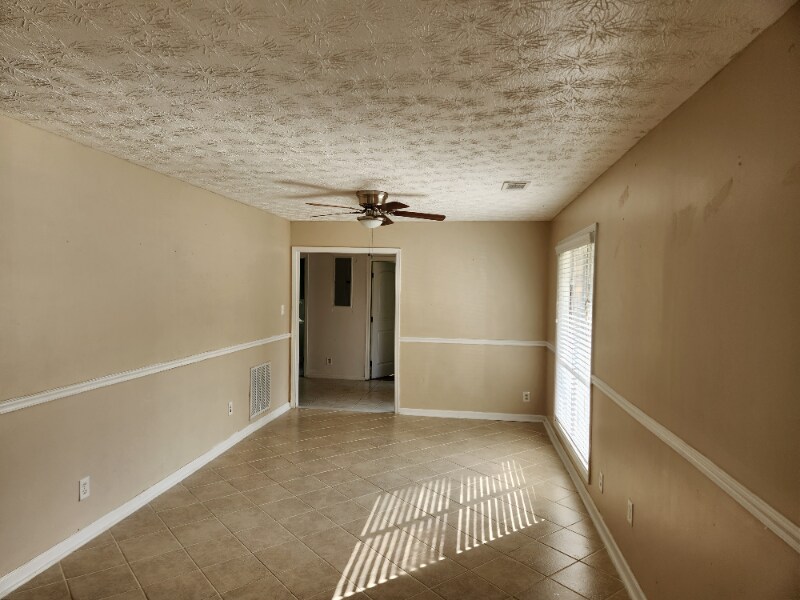 Building Photo - 235 Sunnylane Dr