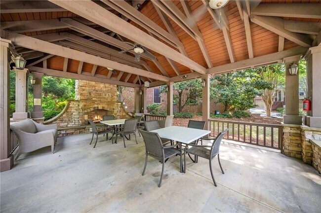 Building Photo - 2872 Overlook Way NE