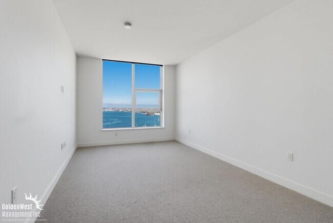 Building Photo - Modern 2Bdm 2Ba Condo with Stunning Bay Views in Savina Downtown San Diego!