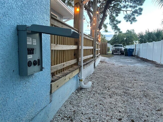 Building Photo - 3485 Adrian Ave