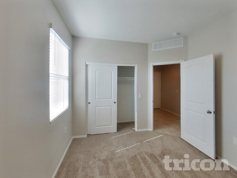 Building Photo - 30962 W Cheery Lynn Rd