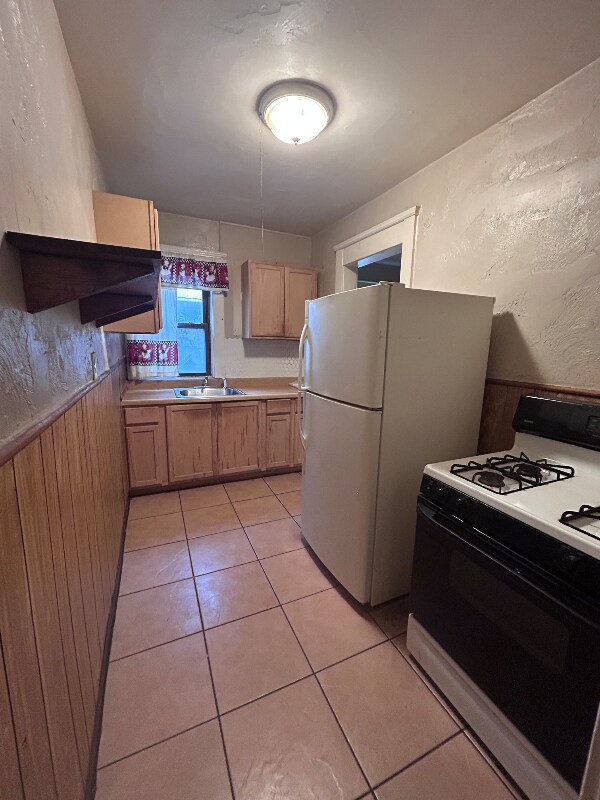 Building Photo - 10523 Olivet Ave