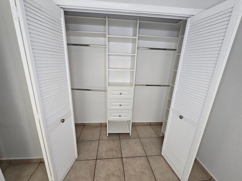 Building Photo - 2270 W 54th Pl