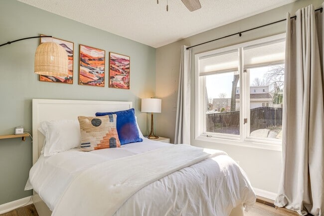 Building Photo - Spacious 2BR Home Near JMU –