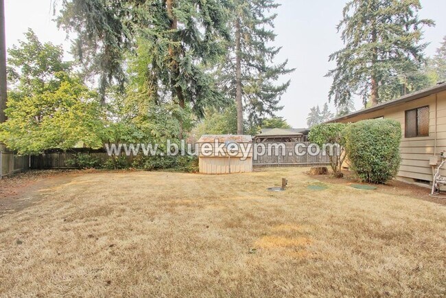 Building Photo - 1102 NE 125th Ave