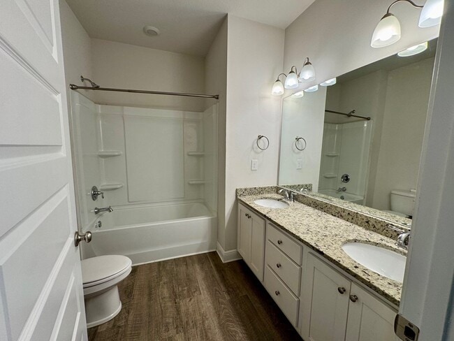 Building Photo - 145 Sandyshore Ct